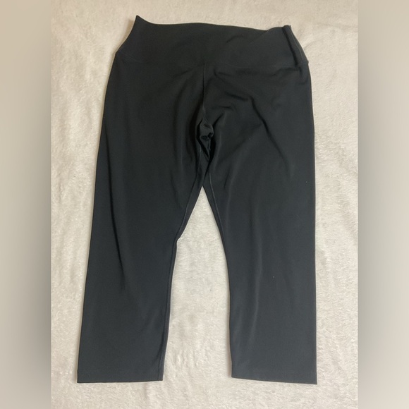 Nike Dri-Fit womens size medium black Power High Rise Capri Leggings - Picture 8 of 9